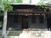 কাঠের দোতলা বাড়ি